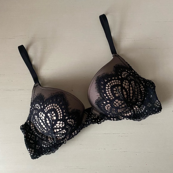 Like new Victoria’s Secret dream angels push up black and nude lace bra - Picture 7 of 7